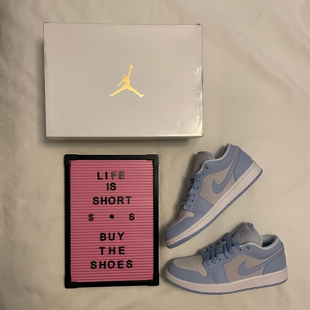 Women’s Jordan 1 Low 🔥❌SOLD❌ - Picture 1 of 5